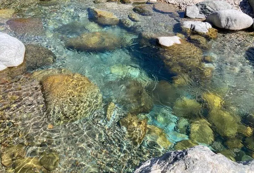 Retkeilymaja Guesthouse Shirakawa Go Inn