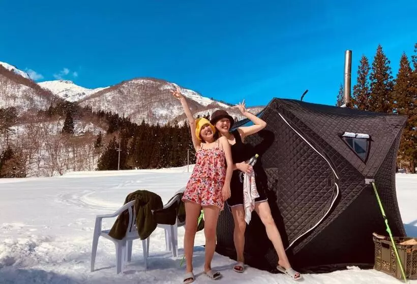 Retkeilymaja Guesthouse Shirakawa Go Inn