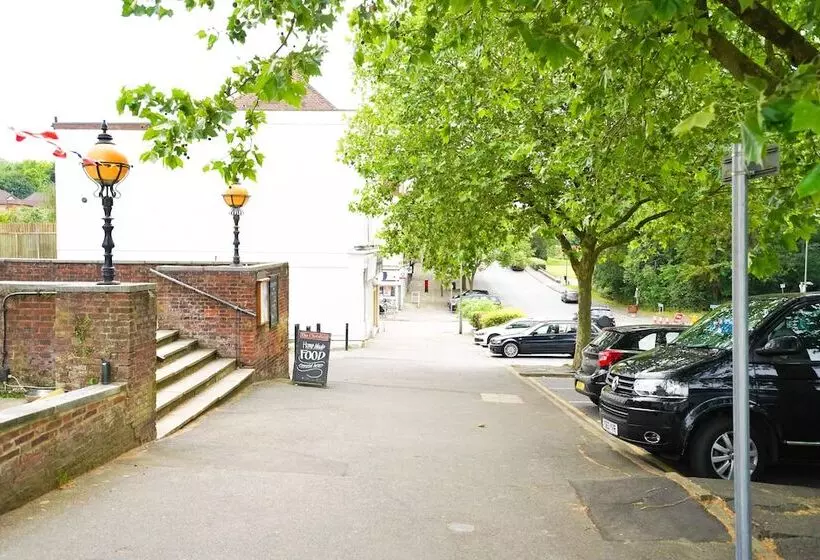 Newly Refurbished Studio, 20 Mins To London Bridge