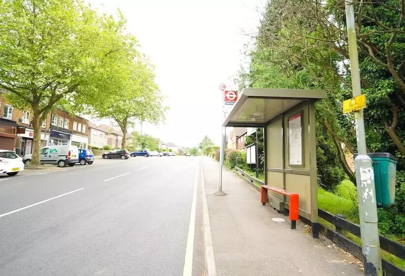 Newly Refurbished Studio, 20 Mins To London Bridge