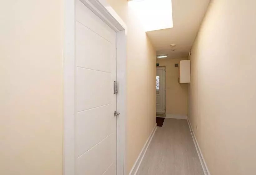 Newly Refurbished Studio, 20 Mins To London Bridge