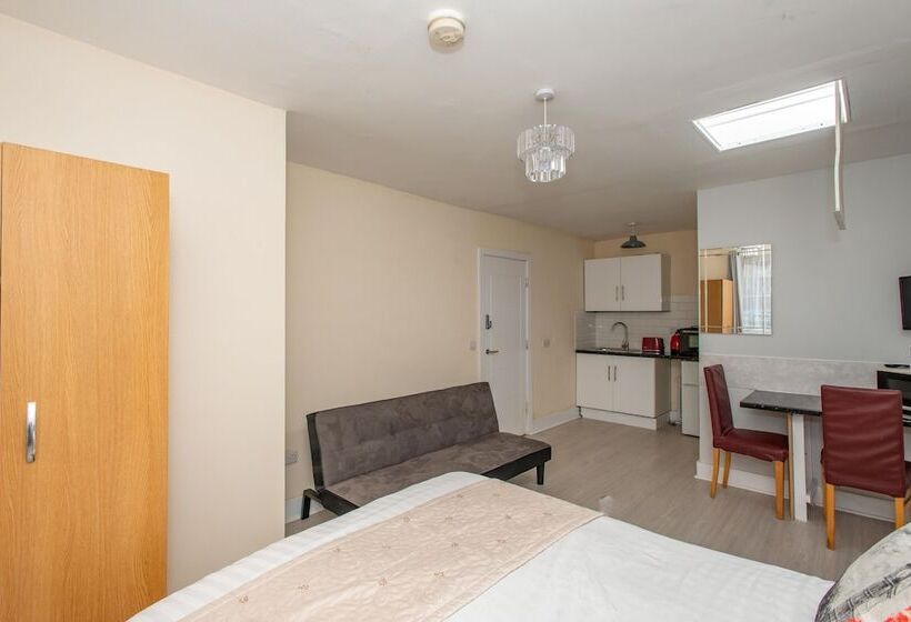 Newly Refurbished Studio, 20 Mins To London Bridge