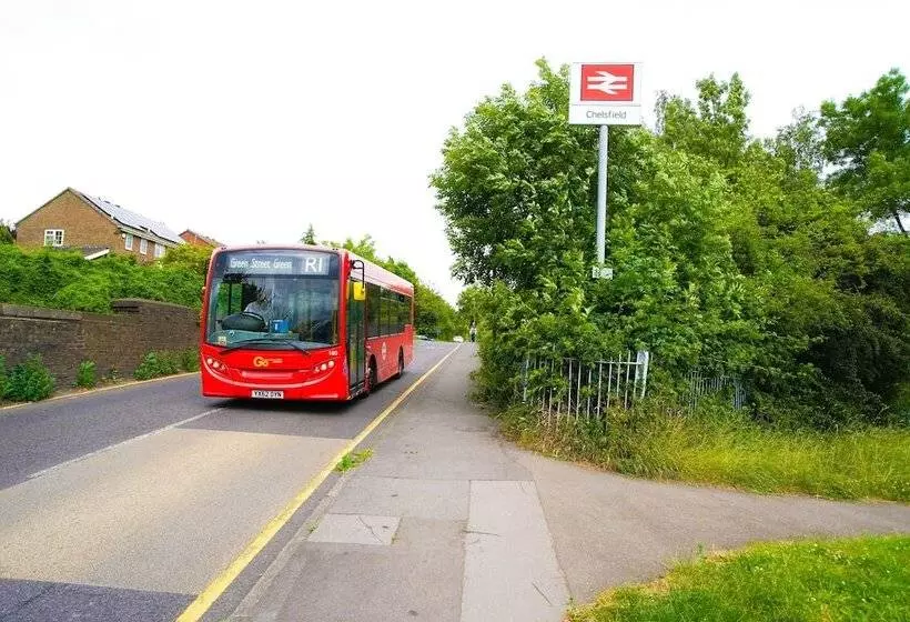 Newly Refurbished Studio, 20 Mins To London Bridge