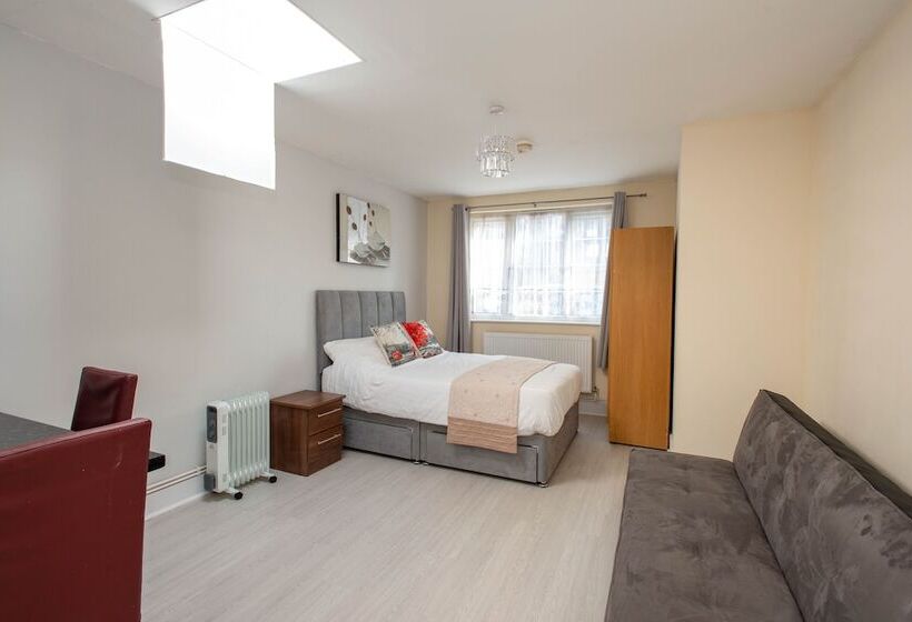 Newly Refurbished Studio, 20 Mins To London Bridge