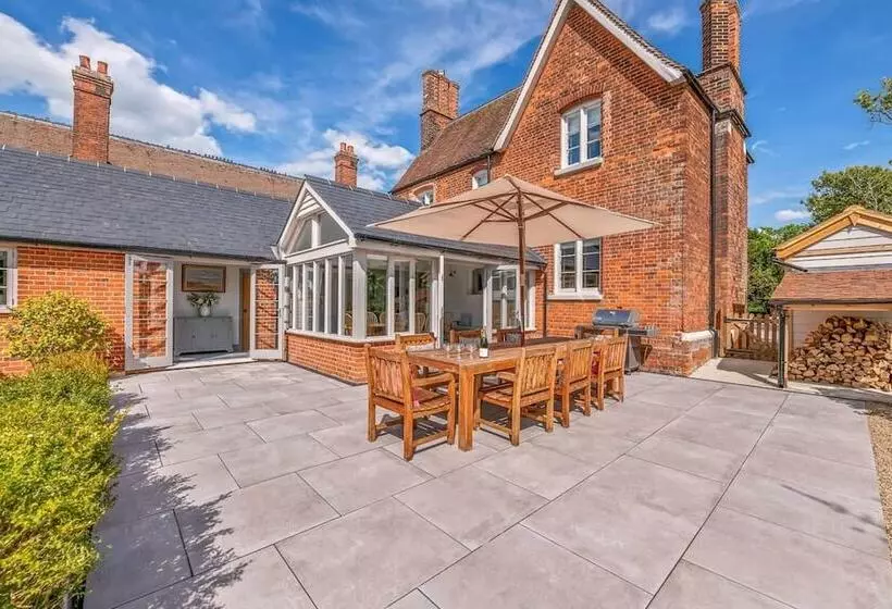 Luxury Home With Large Garden   The School House