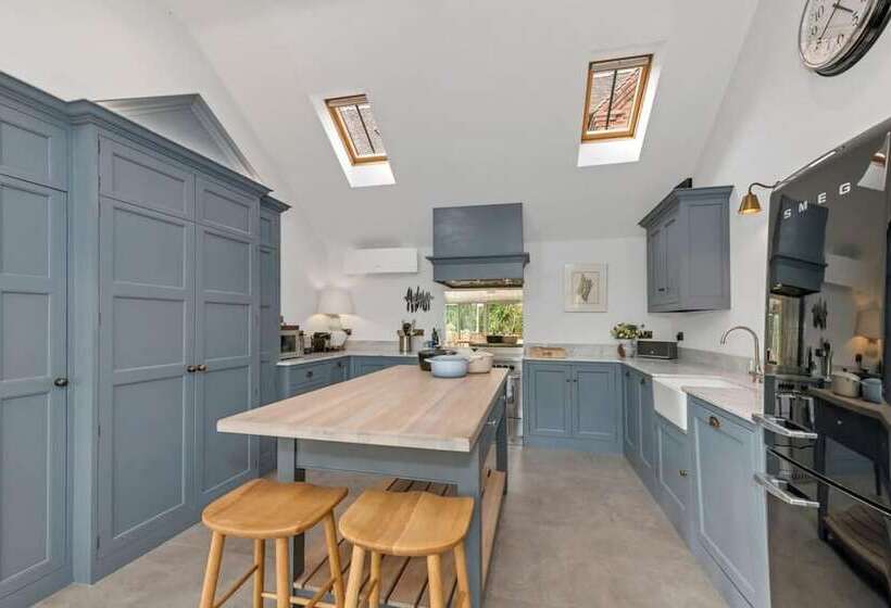 Luxury Home With Large Garden   The School House