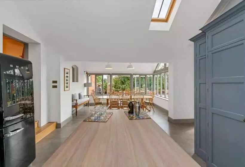 Luxury Home With Large Garden   The School House