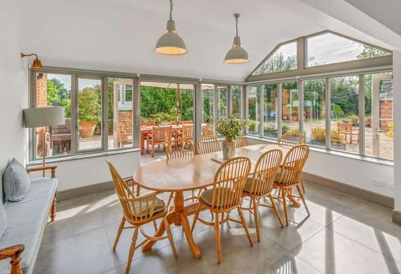 Luxury Home With Large Garden   The School House