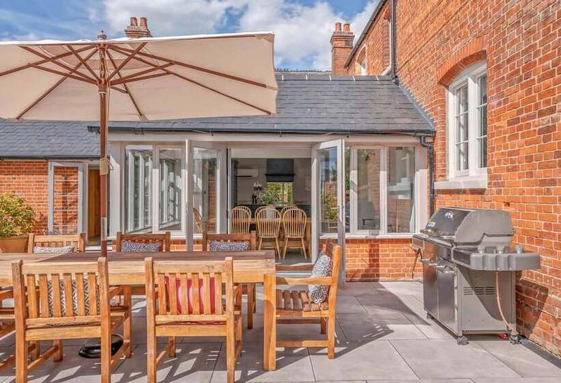 Luxury Home With Large Garden   The School House