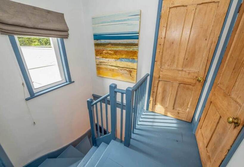 Luxury Home With Large Garden   The School House