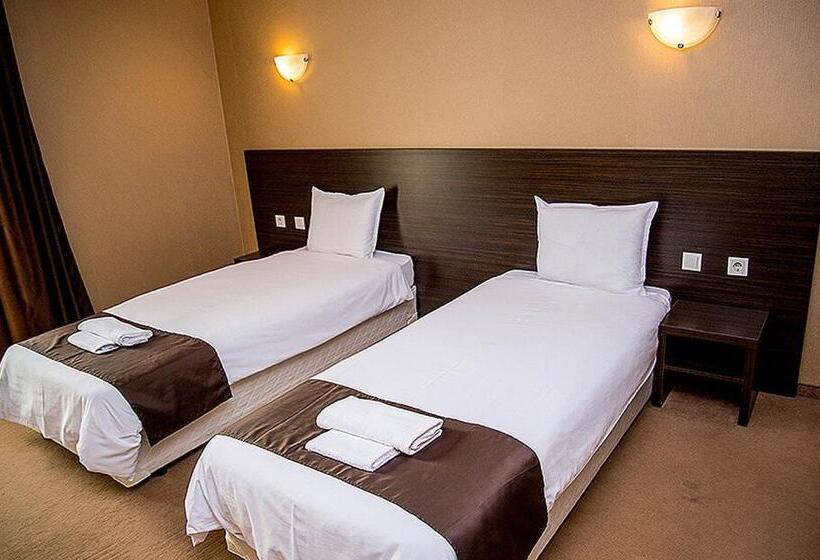 בית מלון כפרי семеен хотел естило