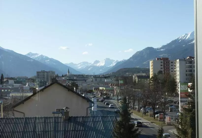 ホテル On The Way 24   Sauna & Golfsimulator Inklusive