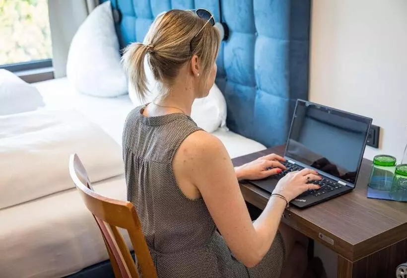 ホテル On The Way 24   Sauna & Golfsimulator Inklusive