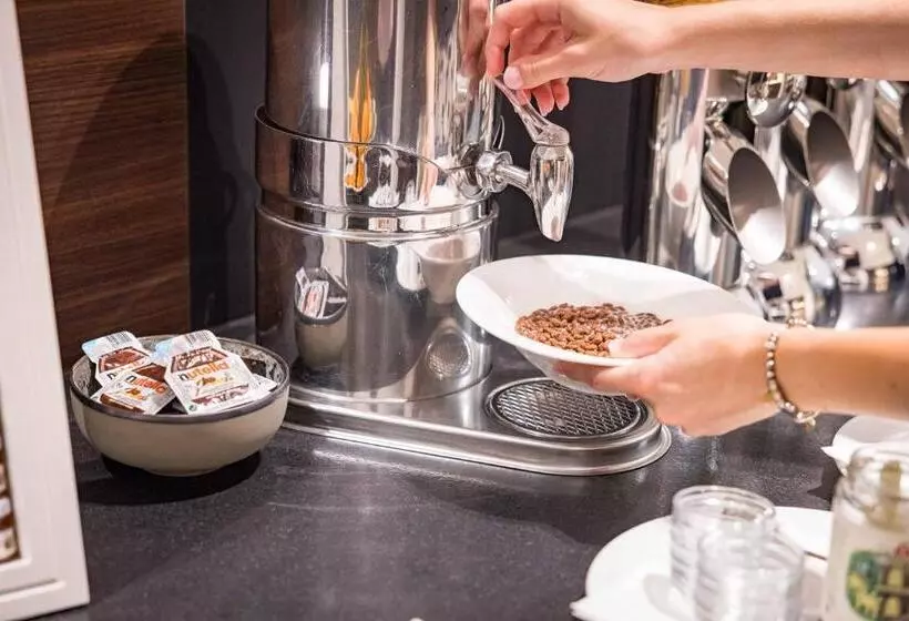 ホテル On The Way 24   Sauna & Golfsimulator Inklusive