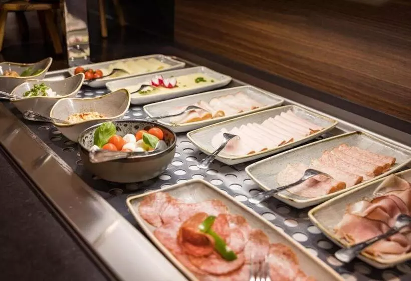 ホテル On The Way 24   Sauna & Golfsimulator Inklusive