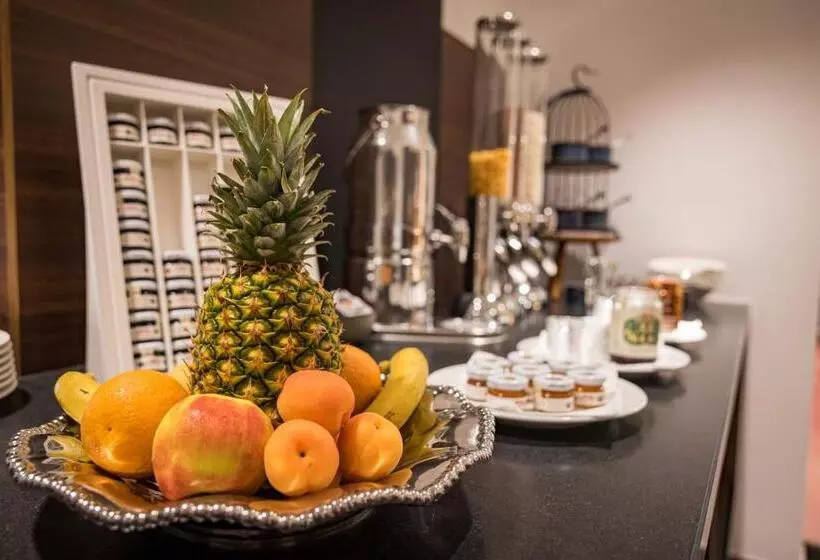 ホテル On The Way 24   Sauna & Golfsimulator Inklusive