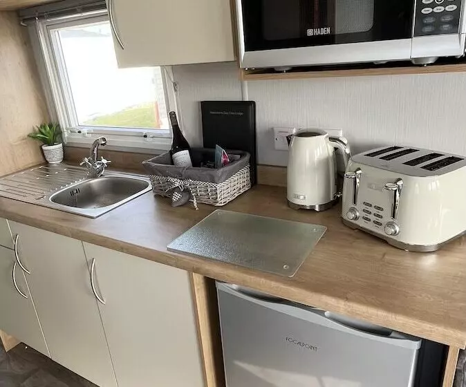Charming 2 Bed Cottage In Morecambe