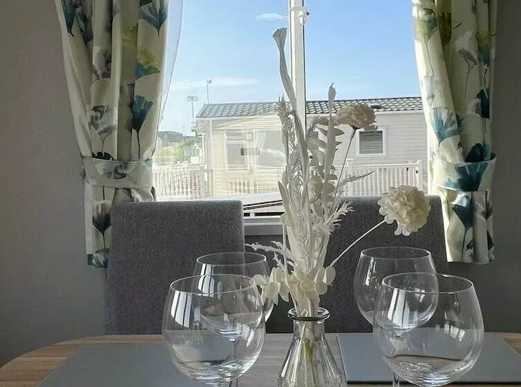 Charming 2 Bed Cottage In Morecambe