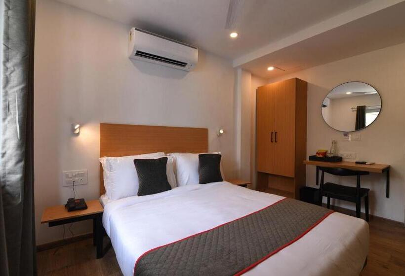 בית מלון כפרי Super Townhouse Royapettah Near U.s Consulate