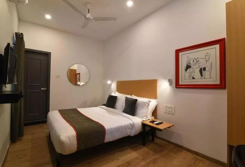 Hotelli Super Townhouse Royapettah Near U.s Consulate