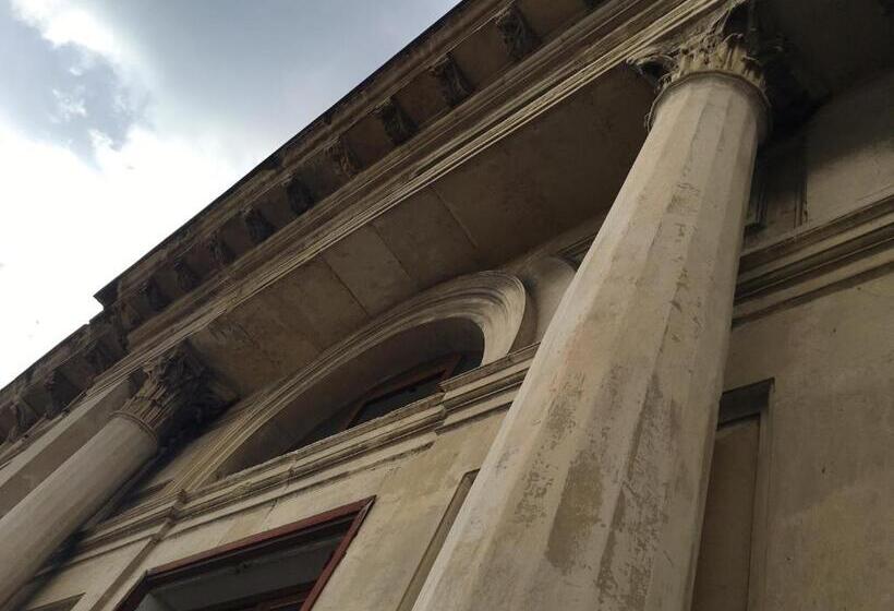 تختخواب و صبحانه Platamone Rooms