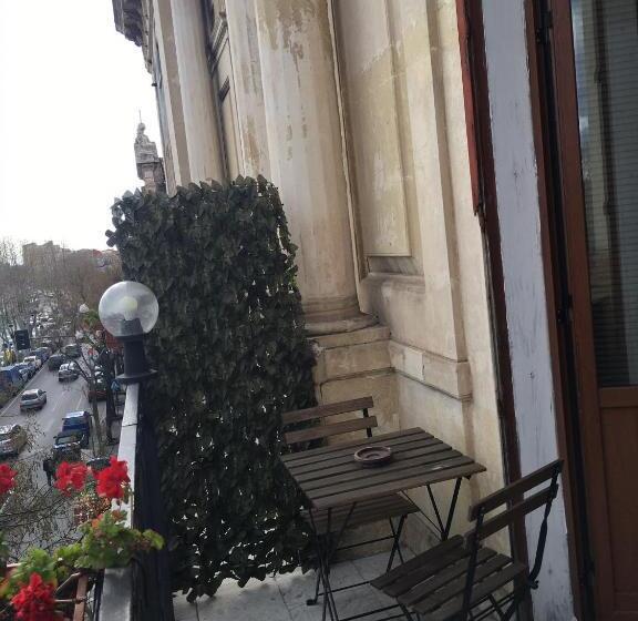 تختخواب و صبحانه Platamone Rooms