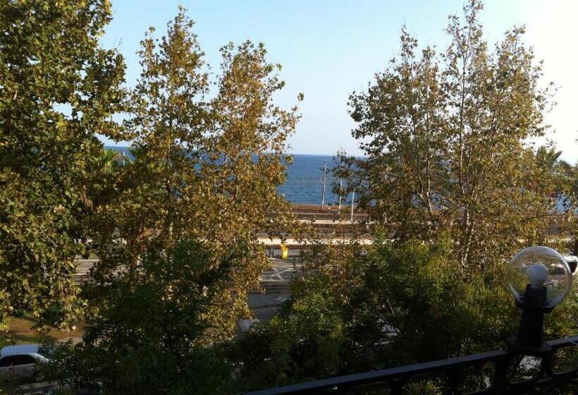 تختخواب و صبحانه Platamone Rooms