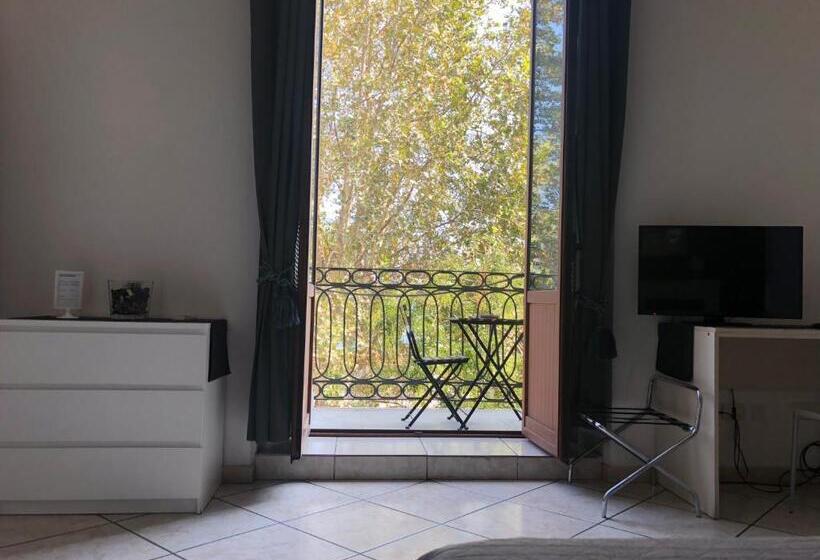 تختخواب و صبحانه Platamone Rooms