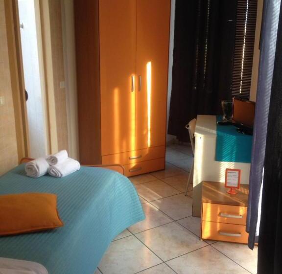 تختخواب و صبحانه Platamone Rooms