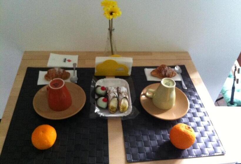 تختخواب و صبحانه Platamone Rooms