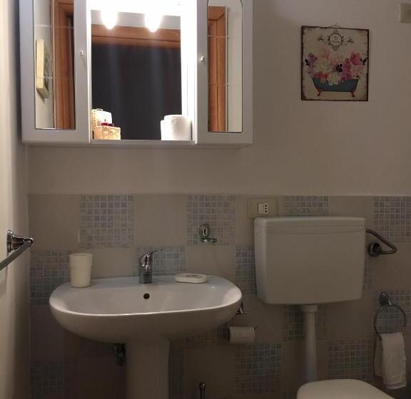 تختخواب و صبحانه Platamone Rooms