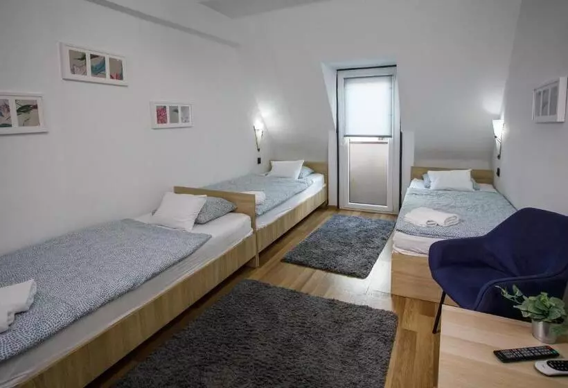 Aamiaismajoitus (B&B) árnyas Panzió Gödöllő