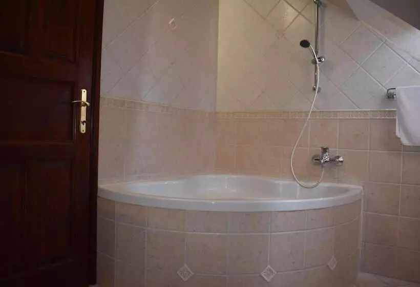 Aamiaismajoitus (B&B) árnyas Panzió Gödöllő