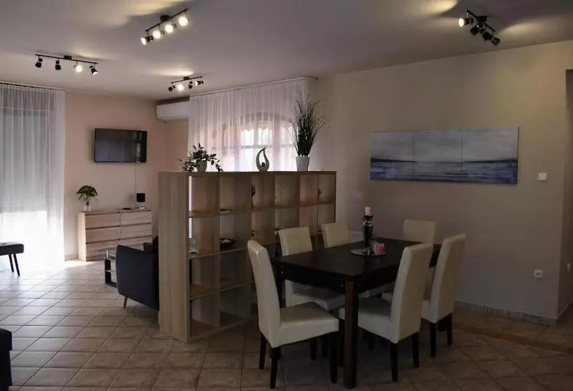 Aamiaismajoitus (B&B) árnyas Panzió Gödöllő