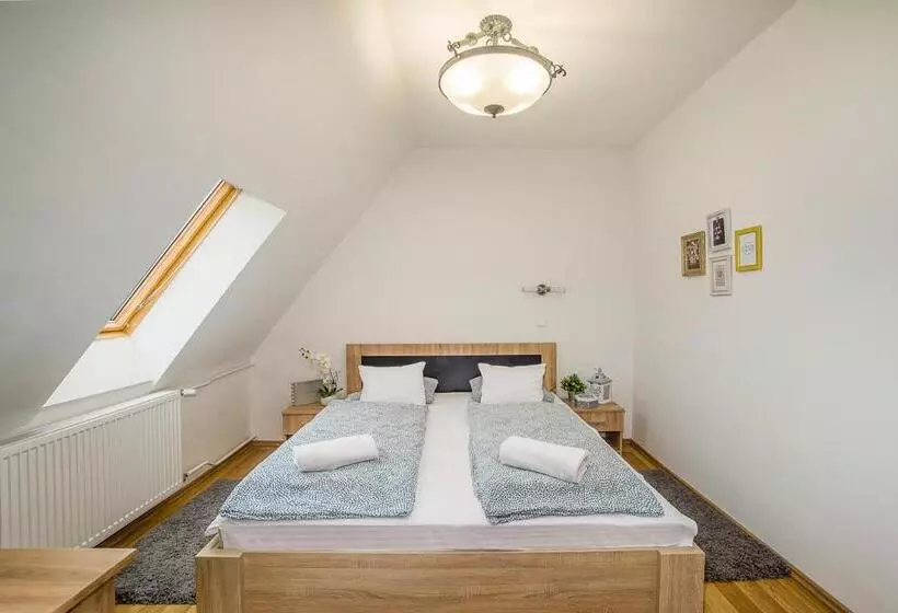 Aamiaismajoitus (B&B) árnyas Panzió Gödöllő