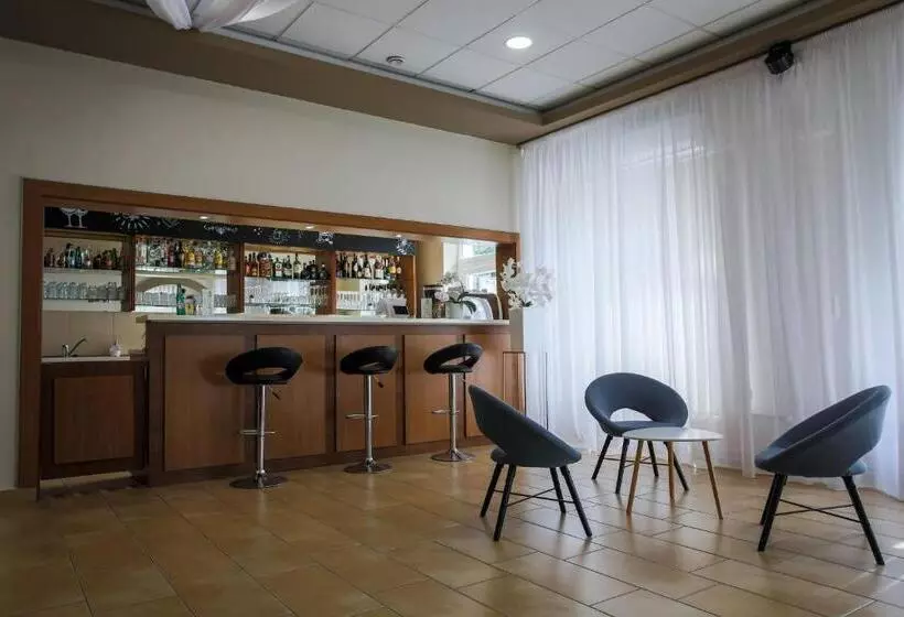 Aamiaismajoitus (B&B) árnyas Panzió Gödöllő