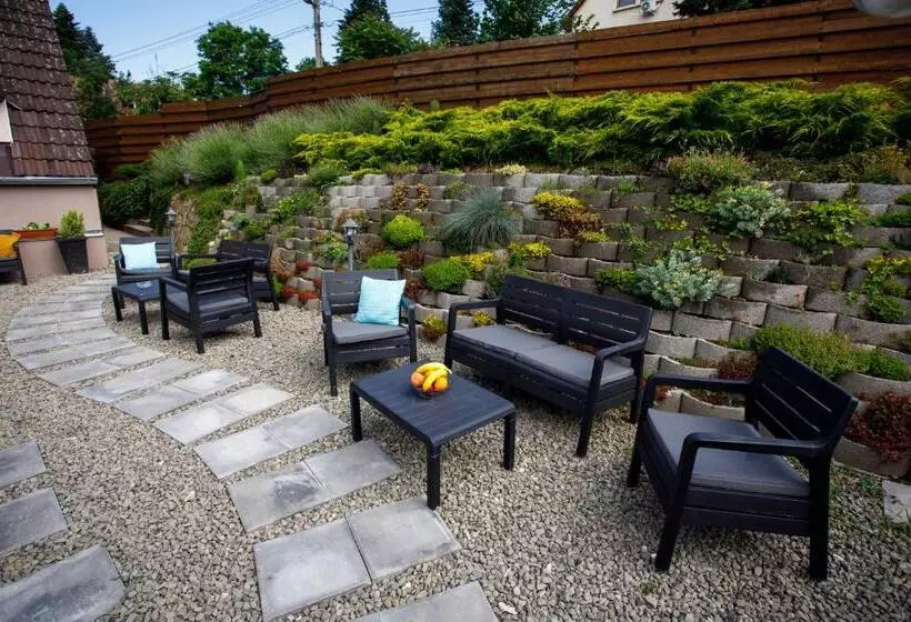 Aamiaismajoitus (B&B) árnyas Panzió Gödöllő