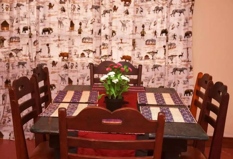 تختخواب و صبحانه Wakawaka House