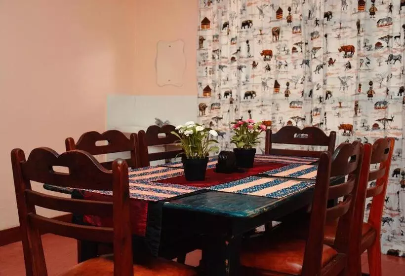 تختخواب و صبحانه Wakawaka House