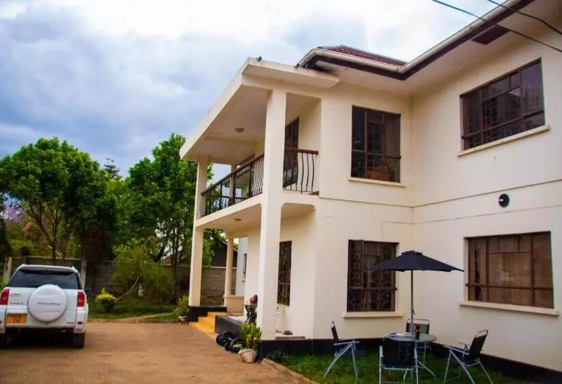 تختخواب و صبحانه Wakawaka House