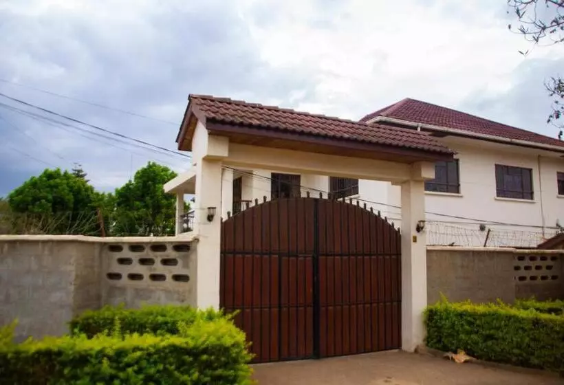 تختخواب و صبحانه Wakawaka House