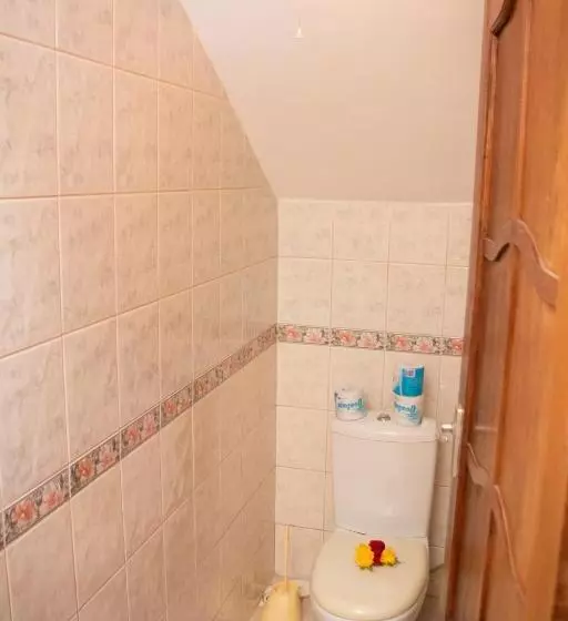تختخواب و صبحانه Wakawaka House