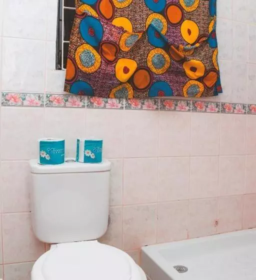 تختخواب و صبحانه Wakawaka House
