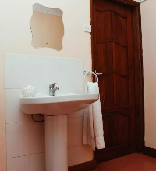 تختخواب و صبحانه Wakawaka House