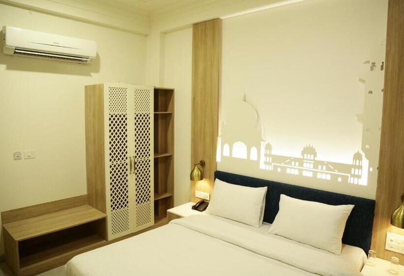 בית מלון כפרי Ratangarh Palace