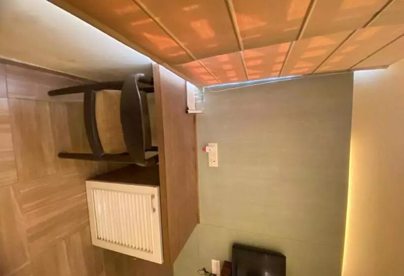 Status Business Hotel   Naveen Market
