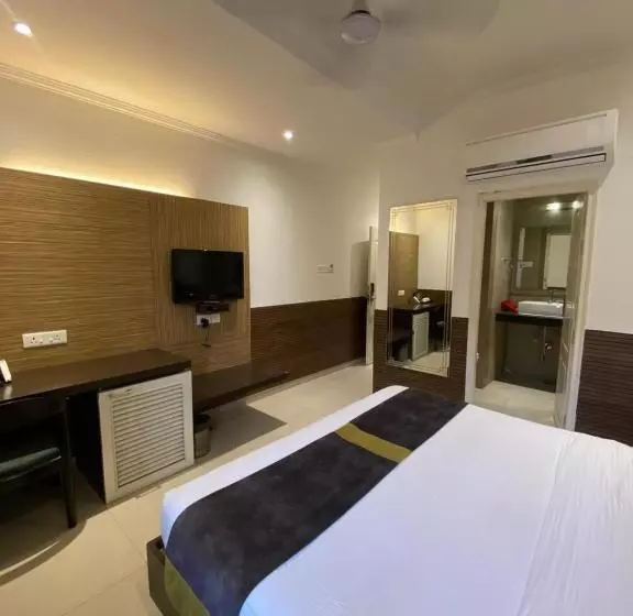 Status Business Hotel   Naveen Market