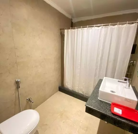 Status Business Hotel   Naveen Market
