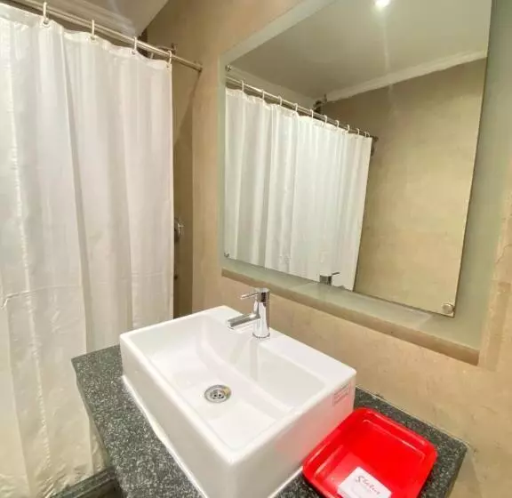 Status Business Hotel   Naveen Market