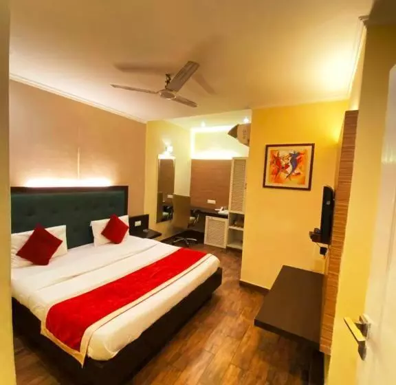 Status Business Hotel   Naveen Market